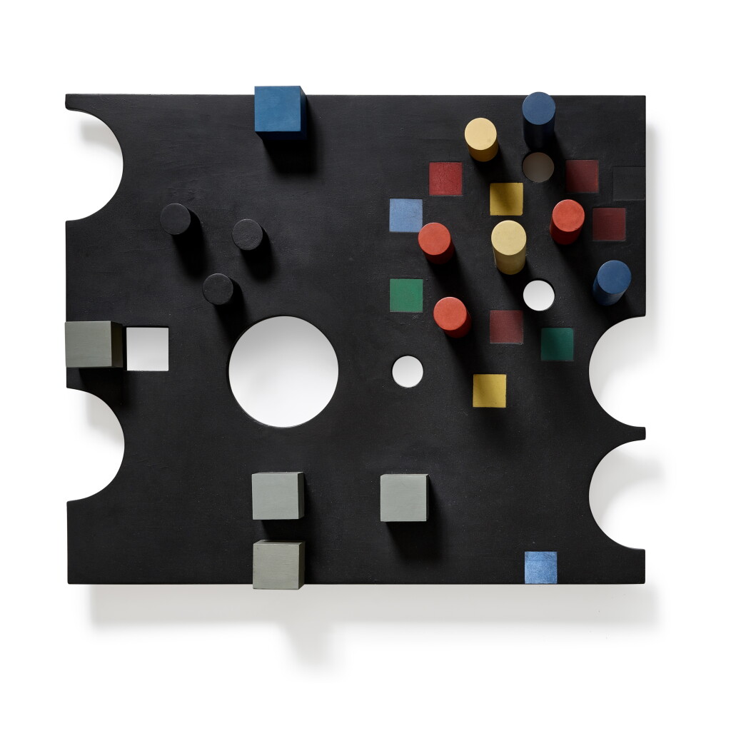 View full screen - View 1 of Lot 1. Relief rectangulaire, cercles découpés, carrés peints et découpés, cubes et cylindres surgissants.