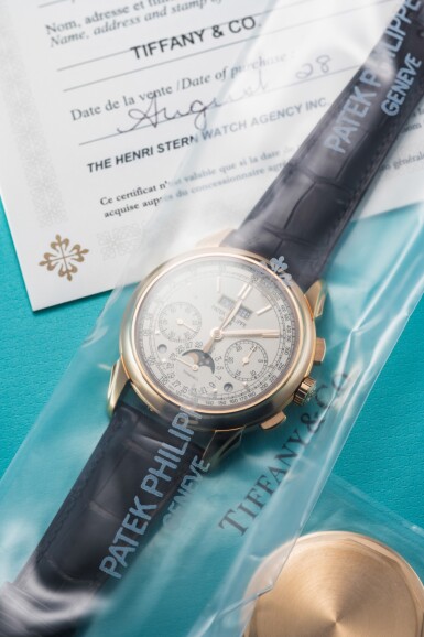 View full screen - View 1 of Lot 55. Reference 5270R | Retailed by Tiffany & Co.: A pink gold perpetual calendar chronograph wristwatch with moon phases, Single Sealed, Circa 2018 | 零售商為蒂芙尼:百達翡麗 5270R | 型號粉紅金萬年曆計時腕錶備月相顯示,單層密封包裝,約2018年製.