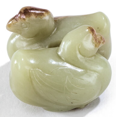 View full screen - View 1 of Lot 68. PETIT GROUPE EN JADE JAUNE ET ROUILLE DYNASTIE MING OU POSTÉRIEURE | 明或以後 黃玉鴛鴦把件 | A small yellow and russet jade caving of two ducks, Ming Dynasty or later.