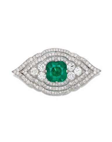 View full screen - View 1 of Lot 1652. CARTIER | ART DECO EMERALD AND DIAMOND BROOCH | 卡地亞 | Art Deco 11.13卡拉「哥倫比亞」無油祖母綠 配 鑽石 胸針.