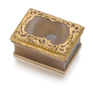 View full screen - View 1 of Lot 39. A gold-mounted hardstone snuff box, English, circa 1760.