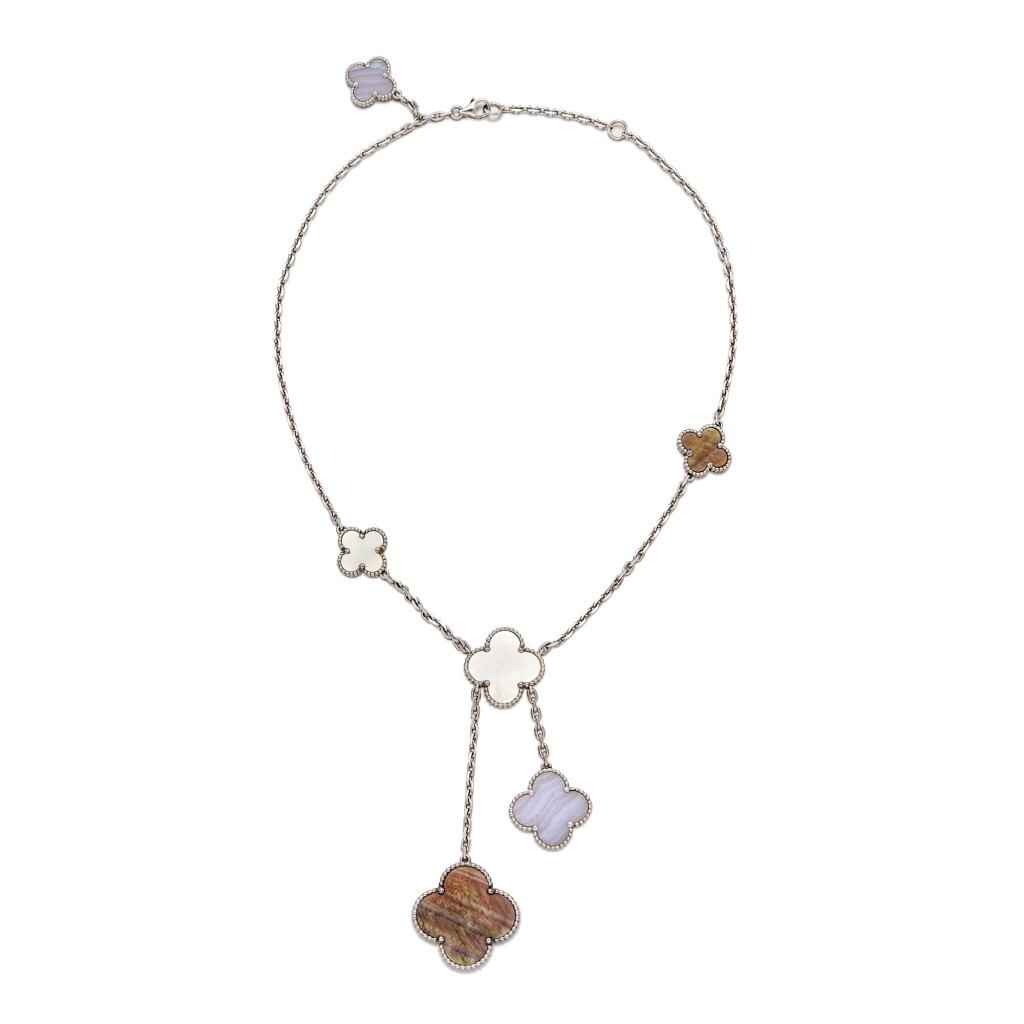 View full screen - View 1 of Lot 2820. "Magic Alhambra' Mother-of-Pearl and Chalcedony Necklace | 梵克雅寶 | 'Magic Alhambra' 貝母 配 玉髓 項鏈.