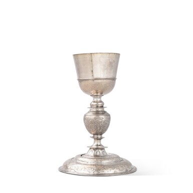 View full screen - View 1 of Lot 243. A parcel-gilt silver chalice, apparently unmarked, probably Spanish, circa 17th century | Calice en argent et vermeil, apparemment non poinçonné, probablement Espagne, vers 1700.