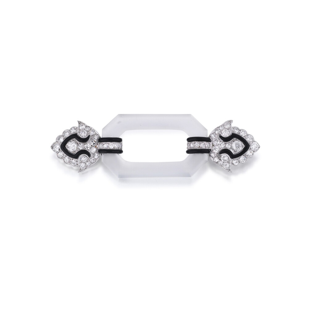 View full screen - View 1 of Lot 29. Broche cristal de roche, émail et diamants | Rock crystal, enamel and diamond brooch.