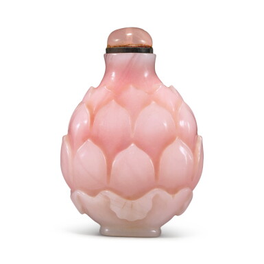 View full screen - View 1 of Lot 62. A white overlay pink glass snuff bottle, Qing dynasty, 18th century.