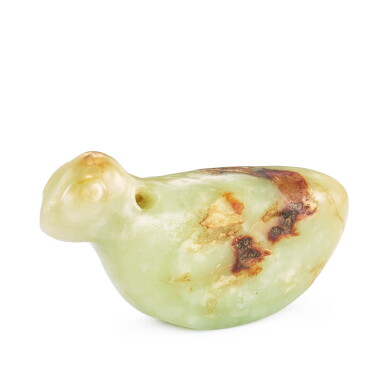 View full screen - View 1 of Lot 505. A celadon and russet jade figure of a bird, Neolithic period, Hongshan culture 新石器時代紅山文化 青玉鳥.