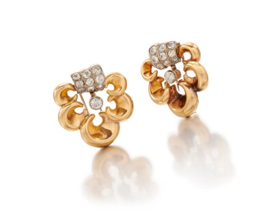 View full screen - View 1 of Lot 42. PAIR OF DIAMOND BROOCHES (COPPIA DI SPILLE IN DIAMANTI) .