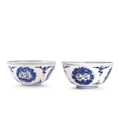 View full screen - View 1 of Lot 335. A pair of blue and white 'floral' bowls Marks and period of Jiajing | 明嘉靖 青花團花紋盌一對 《大明嘉靖年製》款.