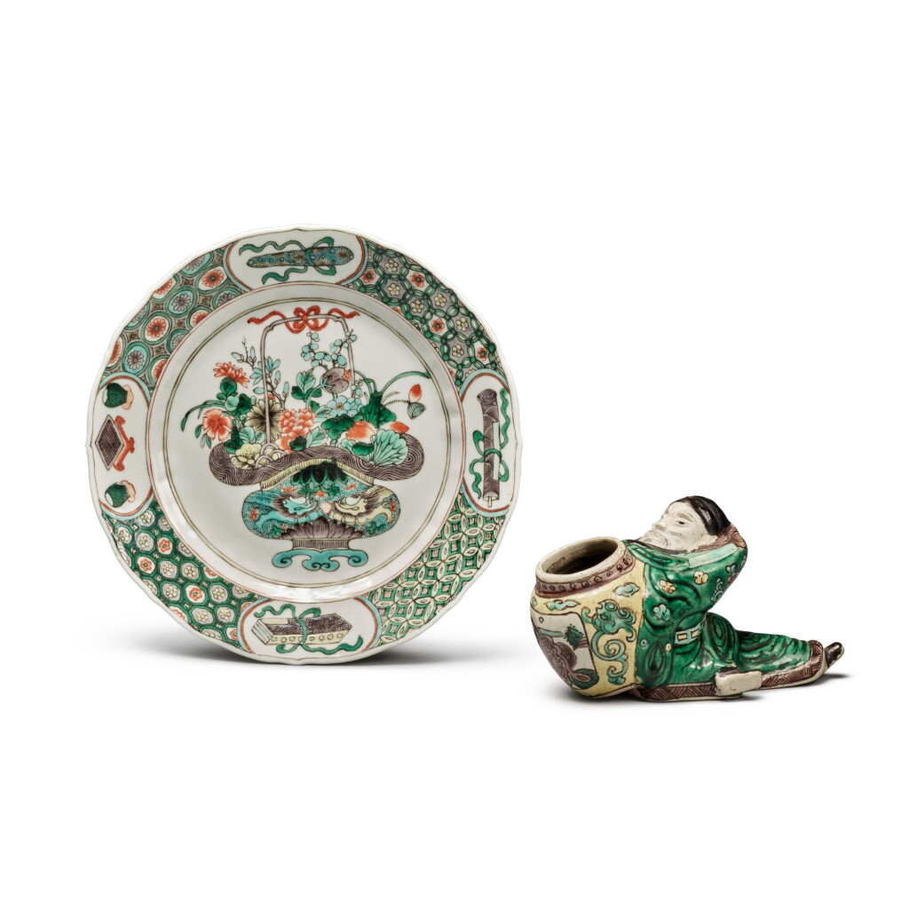 View full screen - View 1 of Lot 675. A famille-verte 'flower basket' dish and a 'Li Bai' waterpot, Qing dynasty, 19th century | 清十九世紀 五彩花籃紋盤及素三彩李白醉酒水盂.