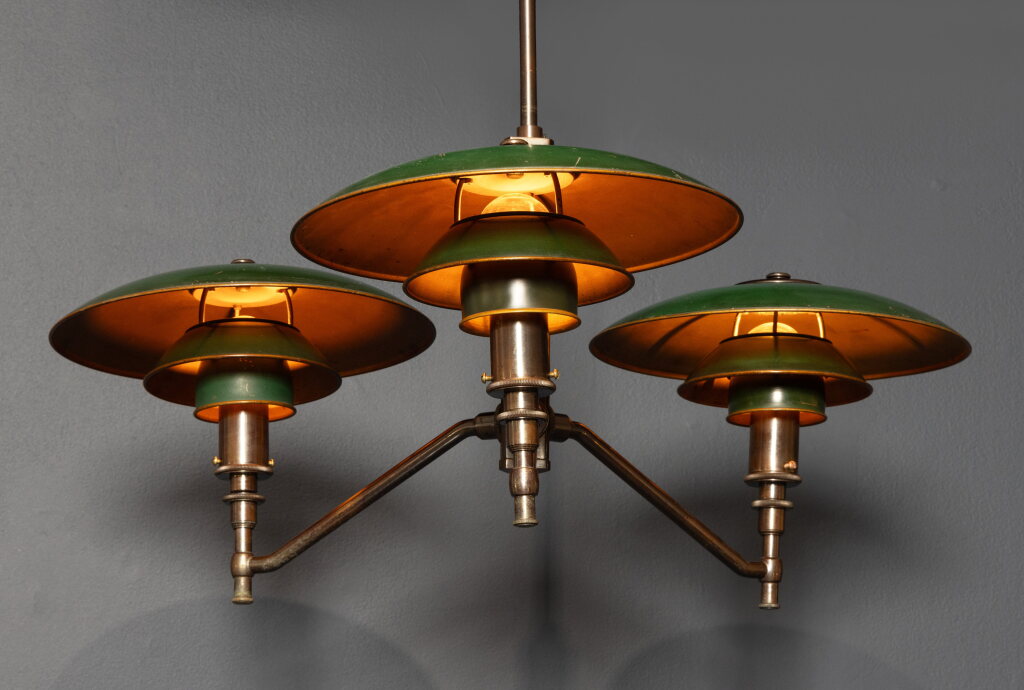 Voir en plein écran - Voir 1 du lot 58. Poul Henningsen, “PH Academy” Chandelier.