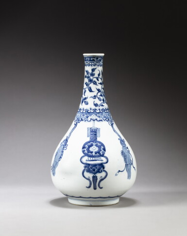 View full screen - View 1 of Lot 169. A blue and white 'tassels and flowers' bottle vase, Qing dynasty, Kangxi period | 清康熙 青花花卉紋長頸瓶.