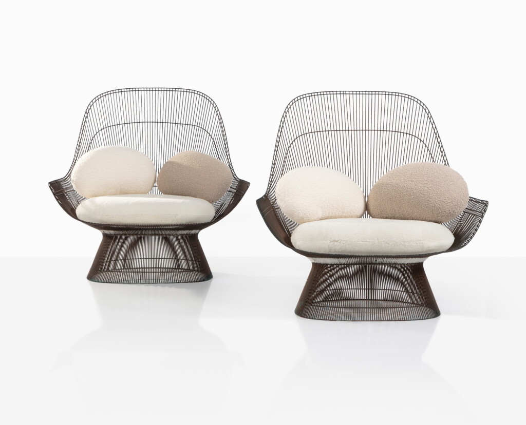 View full screen - View 1 of Lot 39. Paire de fauteuils Easy Chair, le modèle créé en 1966.