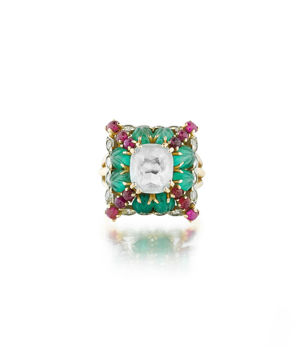 View full screen - View 1 of Lot 108. Bague aigue-marine, émeraudes, rubis et diamants | Aquamarine, emerald, ruby and diamond ring.