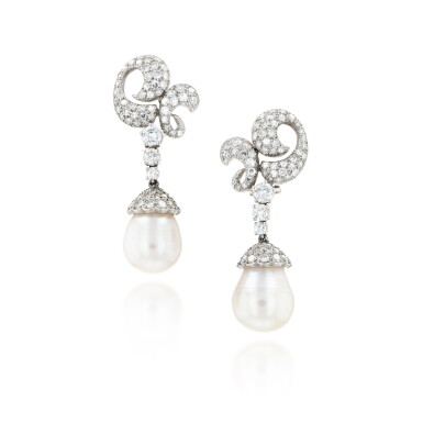 View full screen - View 1 of Lot 130. Paire de pendants d'oreille perles de culture et diamants | Pair of cultured pearl and diamond pendent earrings.