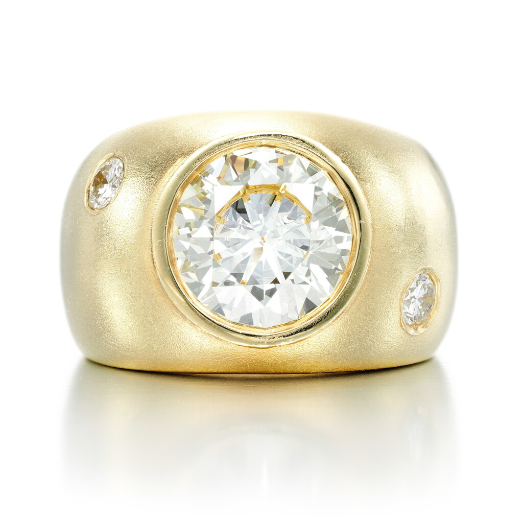 View full screen - View 1 of Lot 93. DIAMOND RING .