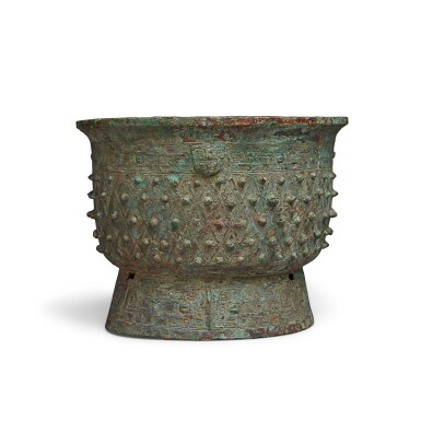 View full screen - View 1 of Lot 38. An archaic bronze ritual food vessel (Gui), Late Shang dynasty | 商末 青銅乳丁獸面紋簋.