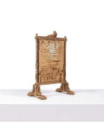 Ecran à feu en hêtre laqué et doré de style Louis XVI, fin du XIXe siècle, d'après le modèle de Jean-Baptiste Claude Sené pour le cabinet de toilette de Marie-Antoinette au château de Saint-Cloud
