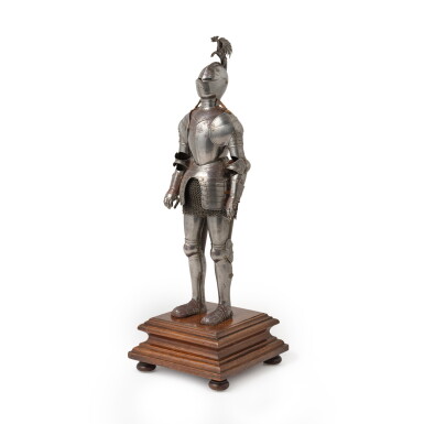 View full screen - View 1 of Lot 112. A French late-16th century style steel and brass miniature suit of armour, by E. Grangler, Paris, mid-19th century | Miniaturritterrüstung aus Stahl und Messing, von E. Grangler, Frankreich, Paris, Mitte 19. Jh. im Stile des späten 16. Jh..