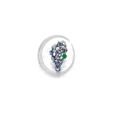 View full screen - View 1 of Lot 1753. ELSA JIN | EMERALD, SAPPHIRE AND DIAMOND BROOCH Elsa Jin | 祖母綠 配 藍寶石 及 鑽石 別針.