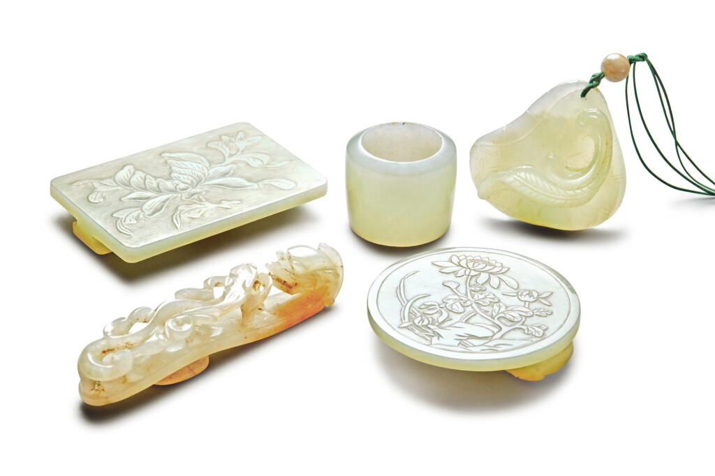 View full screen - View 1 of Lot 978. Five jade articles, Late Qing dynasty / 20th century | 清末 / 二十世紀 玉珮飾一組五件.