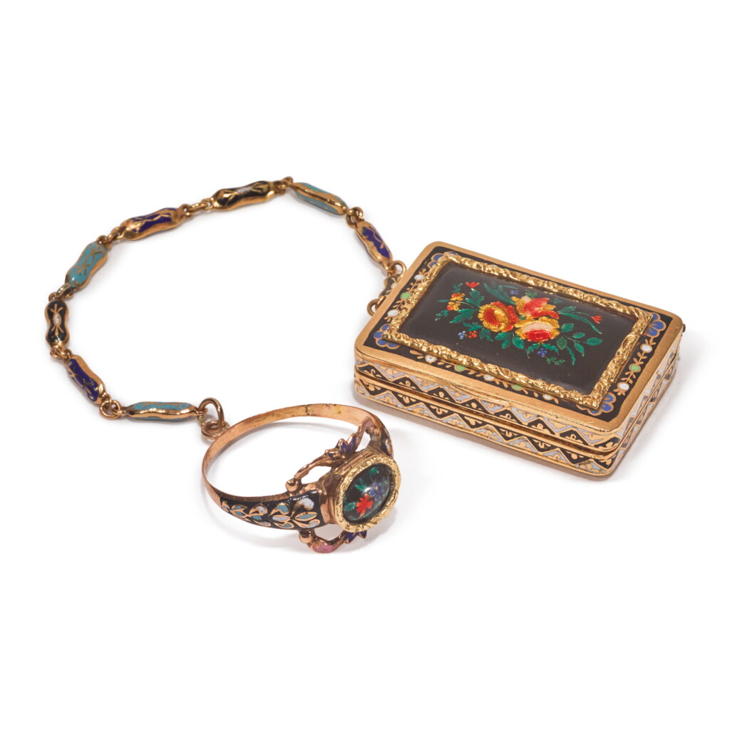View full screen - View 1 of Lot 704. AN ENAMELED GOLD VINAIGRETTE WITH CHAIN AND LOCKET FINGER RING, PROBABLY SWISS, CIRCA 1820-40.