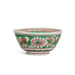 A wucai warming bowl, Ming dynasty, Jiajing period 明嘉靖 五彩人物故事紋孔明盌