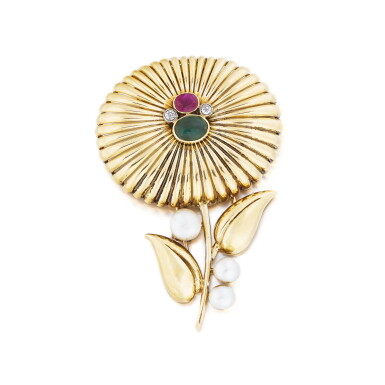 View full screen - View 1 of Lot 101. Broche jadéite, rubis et perles fines | Jadeite, ruby and natural pearls.
