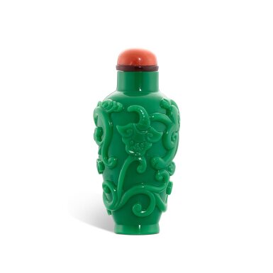 View full screen - View 1 of Lot 574. An imperial green glass 'chilong' snuff bottle, Mark and period of Qianlong 清乾隆 御製綠料螭龍紋鼻煙壺 《乾隆年製》款.