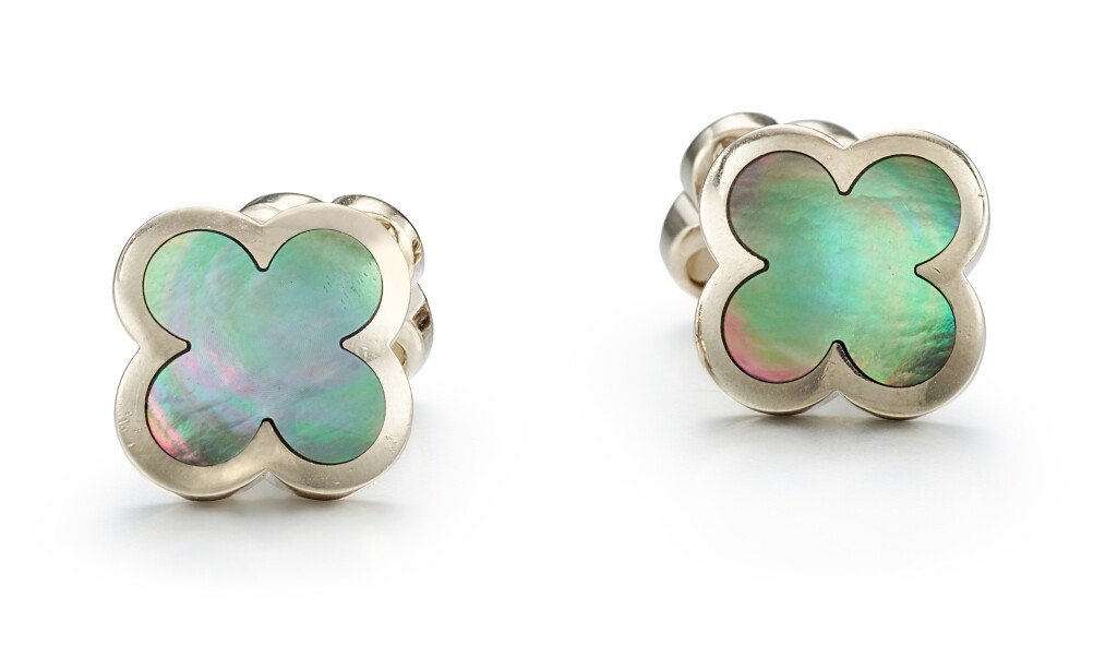 View full screen - View 1 of Lot 9109. PAIR OF MOTHER-OF-PEARL CUFFLINKS, 'ALHAMBRA', VAN CLEEF & ARPELS | 珍珠母袖扣一對, 'Alhambra', 梵克雅寶(Van Cleef & Arpels).