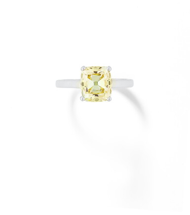 View full screen - View 1 of Lot 123. BAGUE DIAMANT JAUNE | YELLOW DIAMOND RING.