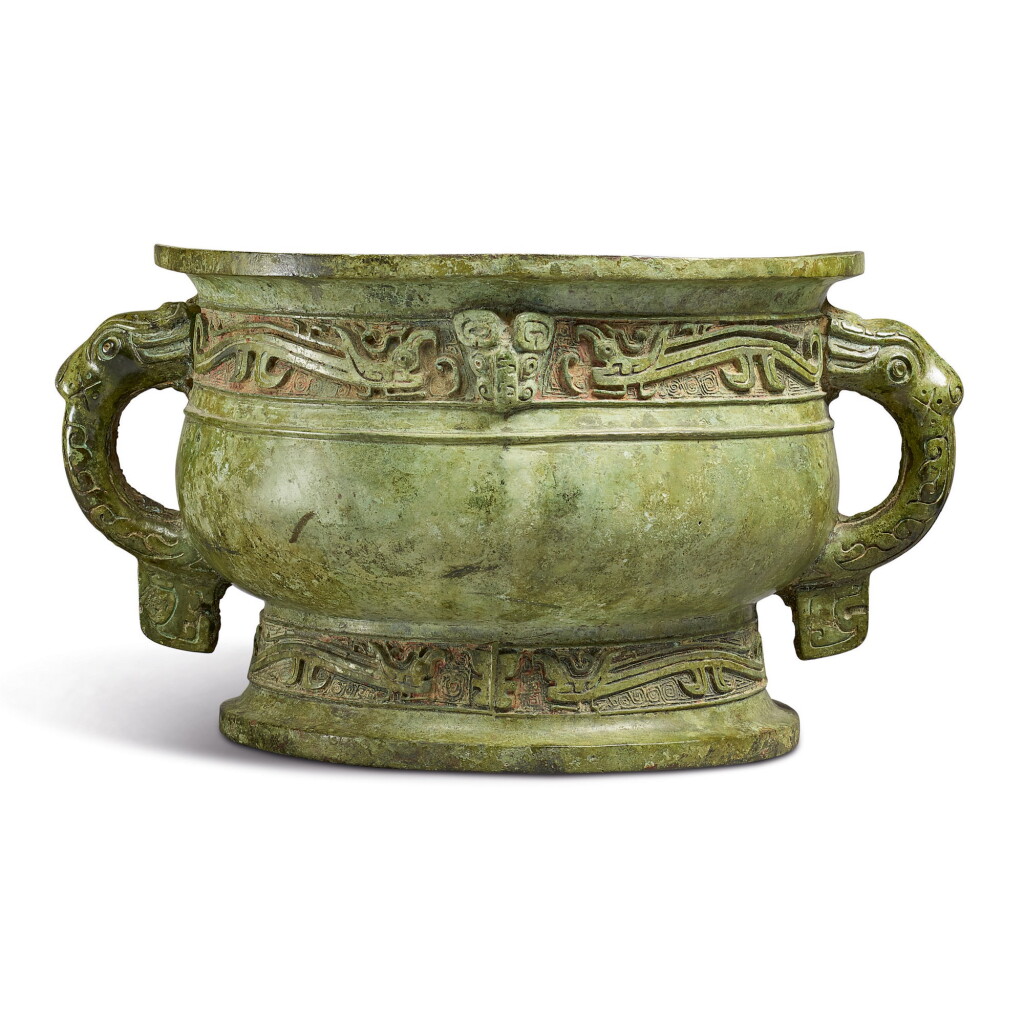 View full screen - View 1 of Lot 570. AN IMPORTANT ARCHAIC BRONZE RITUAL FOOD VESSEL (GUI), WESTERN ZHOU DYNASTY.