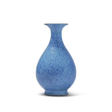 View full screen - View 1 of Lot 306. A small robin's egg-glazed pear-shaped vase (Yuhuchunping), Qing dynasty, 18th century | 清十八世紀 爐鈞釉小玉壺春瓶.