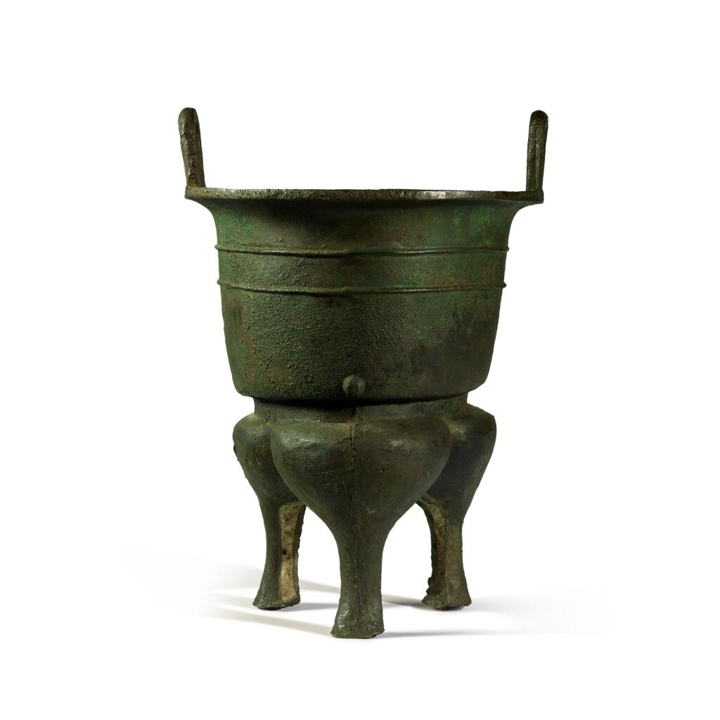 View full screen - View 1 of Lot 231. A rare inscribed archaic bronze ritual vessel (Yan), Early Western Zhou dynasty | 西周初 溫弗生甗.