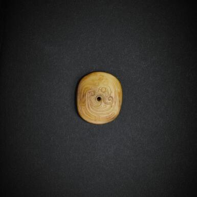 View full screen - View 1 of Lot 5650. A yellowish-celadon jade oval 'dragon' pendant, Western Zhou dynasty | 西周 青黃玉龍紋珮.