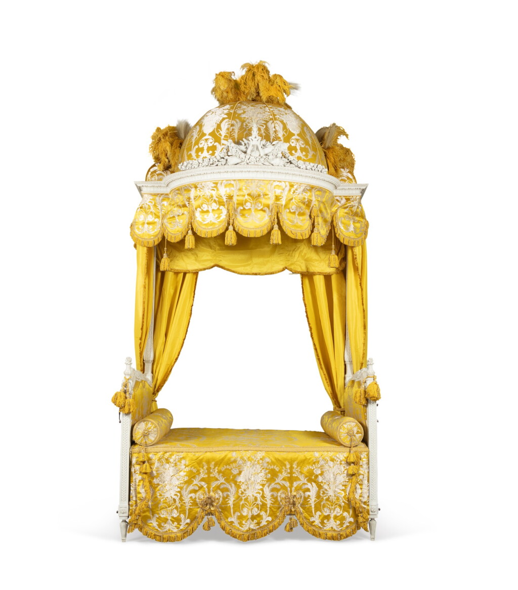 View full screen - View 1 of Lot 656. A white-painted wood lit en chaire a precher, Louis XVI, circa 1770 (relacquered).