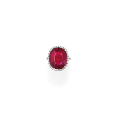 View full screen - View 1 of Lot 92. BAGUE RUBELLITE ET DIAMANTS | RUBELLITE AND DIAMOND RING.