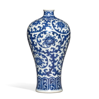 View full screen - View 1 of Lot 652. A blue and white 'floral' meiping, Qing dynasty, 18th / 19th century | 清十八 / 十九世紀 青花纏枝花卉紋梅瓶.