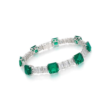 View full screen - View 1 of Lot 1887. Emerald and Diamond Bracelet | 天然「哥倫比亞穆索」無油祖母綠 配 鑽石 手鏈(祖母綠共重17.16克拉).