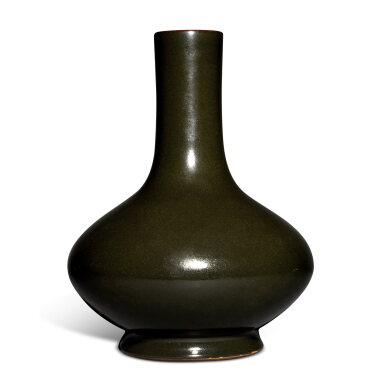 View full screen - View 1 of Lot 368. A teadust-glazed bottle vase, Seal mark and period of Qianlong | 清乾隆 茶葉末釉荸薺瓶 《大清乾隆年製》款.