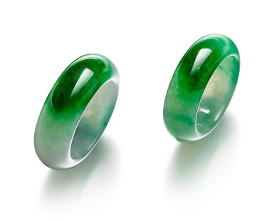 View full screen - View 1 of Lot 1216. PAIR OF JADEITE FULL CIRCLE BANDS | 天然翡翠 戒環 一對 .