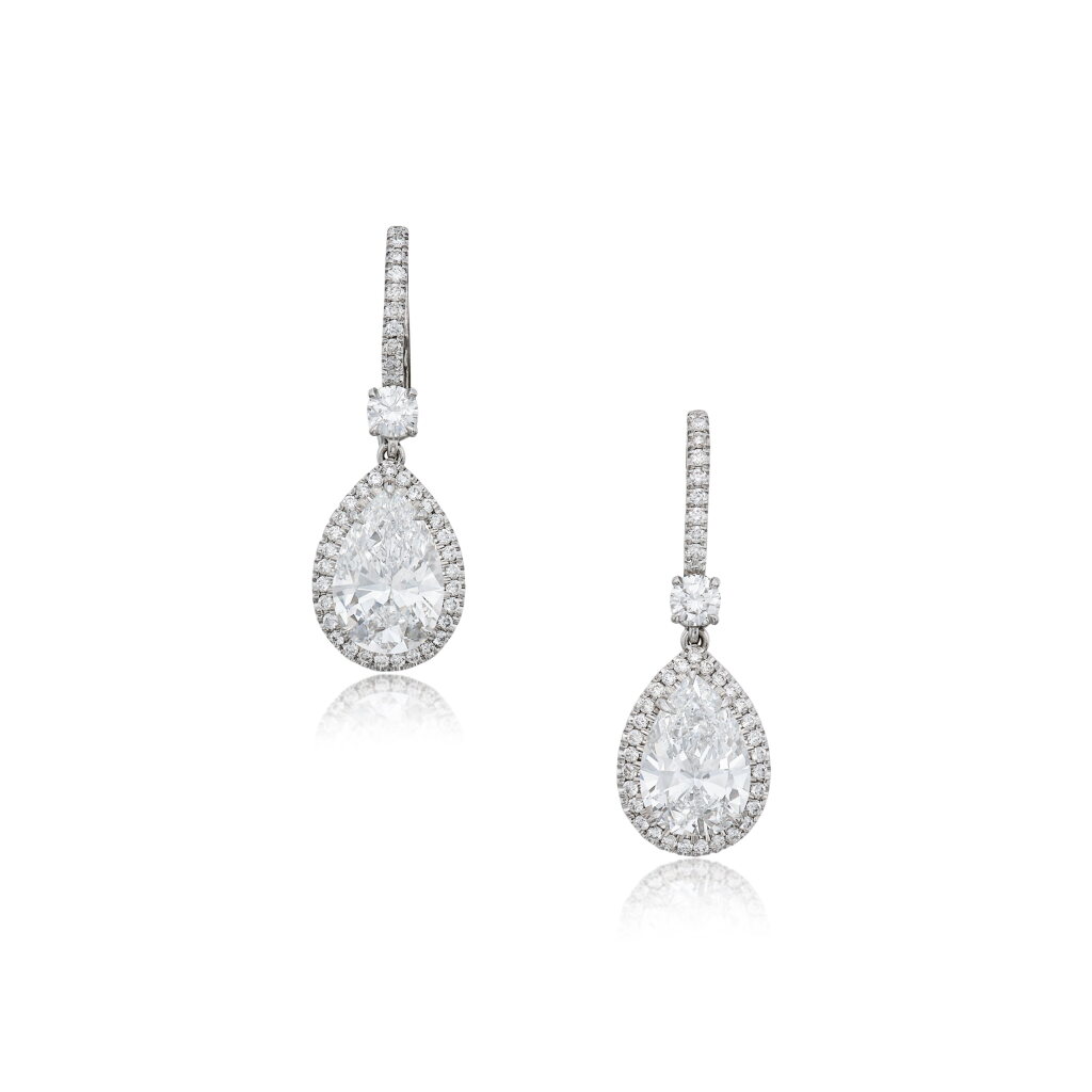 View full screen - View 1 of Lot 1889. Pair of Diamond Earrings | 2.50 及 2.36克拉 圓形 E 及 D色 鑽石 耳墜一對.