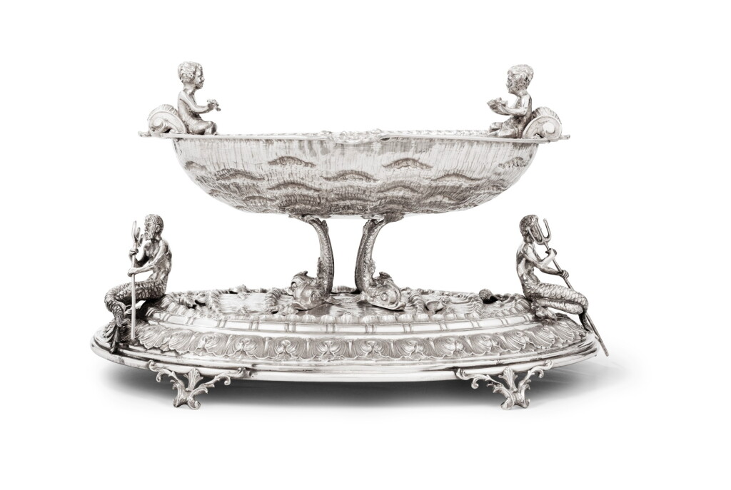 View full screen - View 1 of Lot 227. An Italian silver oval centretable, Buccellati, Milan, circa 1970 | Centre de table ovale en argent par Buccellati, Milan, vers 1970.