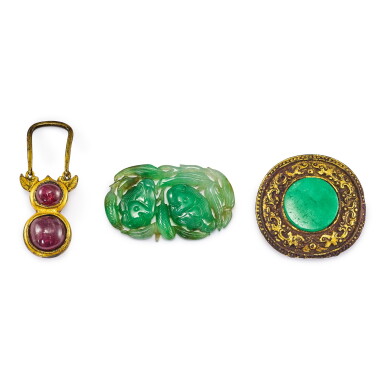 View full screen - View 1 of Lot 2136. A jadeite-inlaid belt buckle, a jadeite 'quail and millet' plaque and a tourmaline-inlaid ornament Qing dynasty | 清 鎏金銅嵌翡翠帶飾、翡翠歲歲平安珮及鎏金銅嵌碧璽飾.