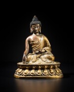 Statuette du Bouddha Shakyamuni en cuivre doré repoussé, Mongolie, XVIIIe / XIXe siècle | A gilt-copper repoussé figure of Shakyamuni Buddha, Mongolia, 18th / 19th century