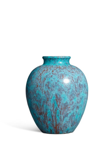 View full screen - View 1 of Lot 9830. A fine and very rare robin’s egg-glazed jar, Seal mark and period of Yongzheng | 清雍正 爐鈞釉罐 《大清雍正年製》款.