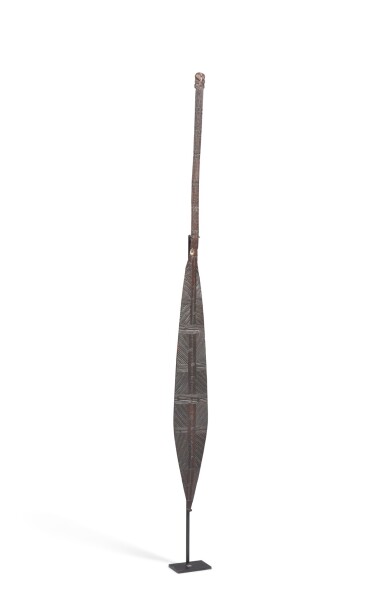 View full screen - View 1 of Lot 31. Pagaie hoe, Maori, Nouvelle-Zélande | Maori hoe paddle, New Zealand .