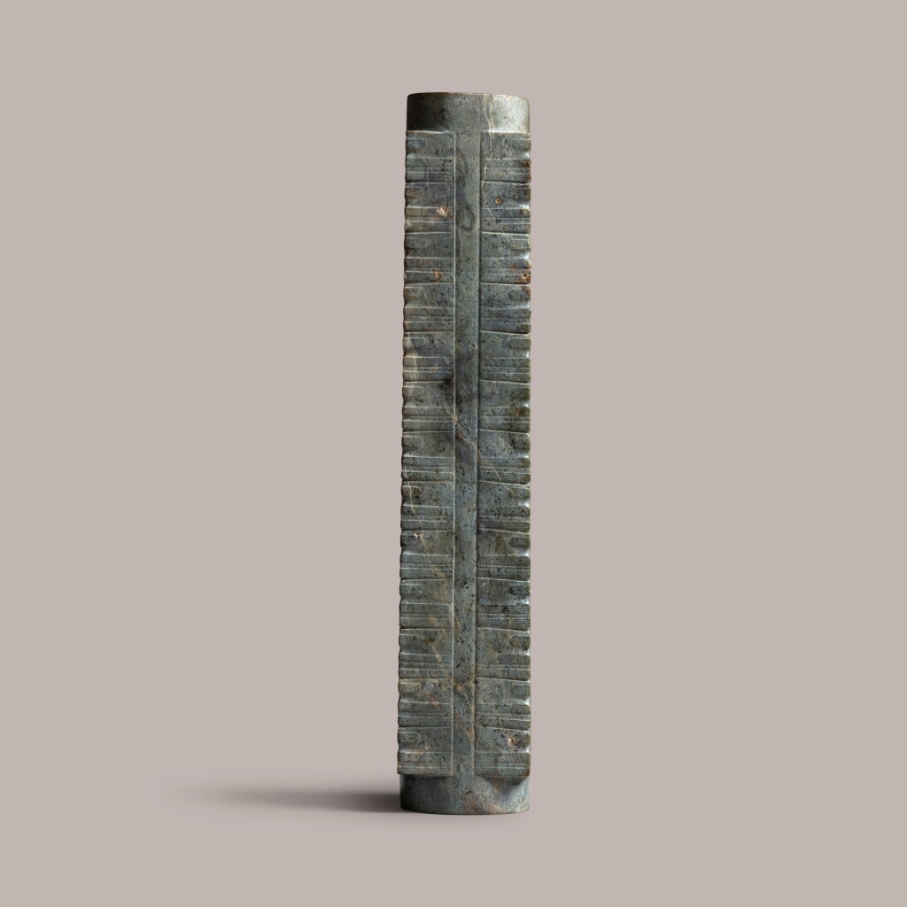 View full screen - View 1 of Lot 389. a large mottled green jade cong, Neolithic period, Liangzhu culture | 新石器時期/良渚文化 玉琮.