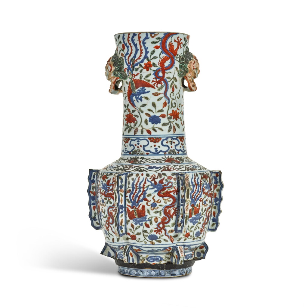 View full screen - View 1 of Lot 55. A large wucai 'dragon and phoenix' vase, Ming dynasty, Wanli period | 明萬曆 五彩穿花龍鳳紋獸耳出戟大瓶.