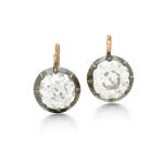 Pair of diamond earrings (Paio di orecchini in diamanti)