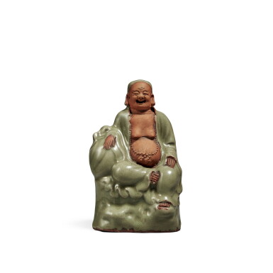 Voir en plein écran - Voir 1 du lot 138. A 'Longquan' celadon-glazed and biscuit seated figure of Budai, Ming dynasty.